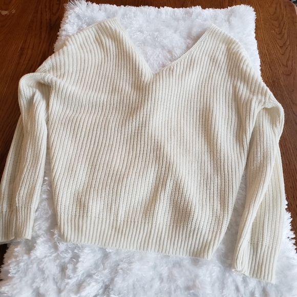 🌷Beige Vneck twisted knot sweater large - Picture 7 of 9